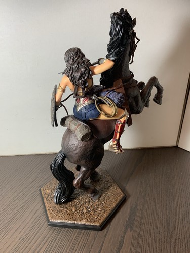 Iron Studios Wonder Woman Deluxe Art Scale 1/10 Statue zu Pferd sehr selten!! - Bild 11 von 19