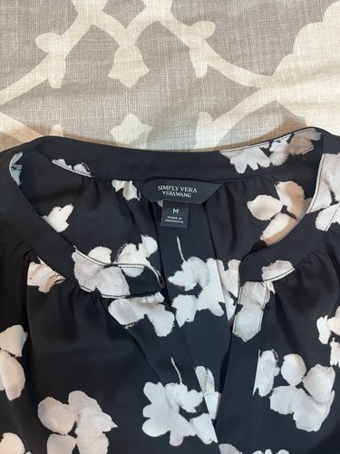 Blusa Simply Vera Wang Mujer Mediana Negra Estampado Floral Cuello en V Manga Larga - Imagen 2 de 6