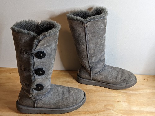UGG Women's Bailey Triplet Button Gray Boots Size 8 Style 1873 Leather Sheepskin - Picture 1 of 9