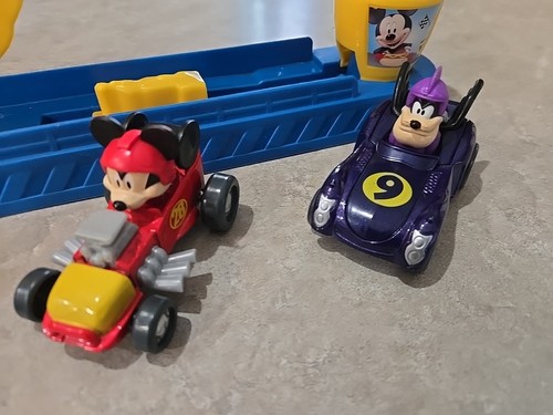 Mickey Mouse Roadster Racers Super Charged Drop and Loop Spielset Track 3 Racer. - Bild 4 von 5