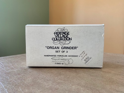 Dept 56 "Organ Grinder" Collezione Heritage Village - Set 3 pezzi - Foto 2 di 3