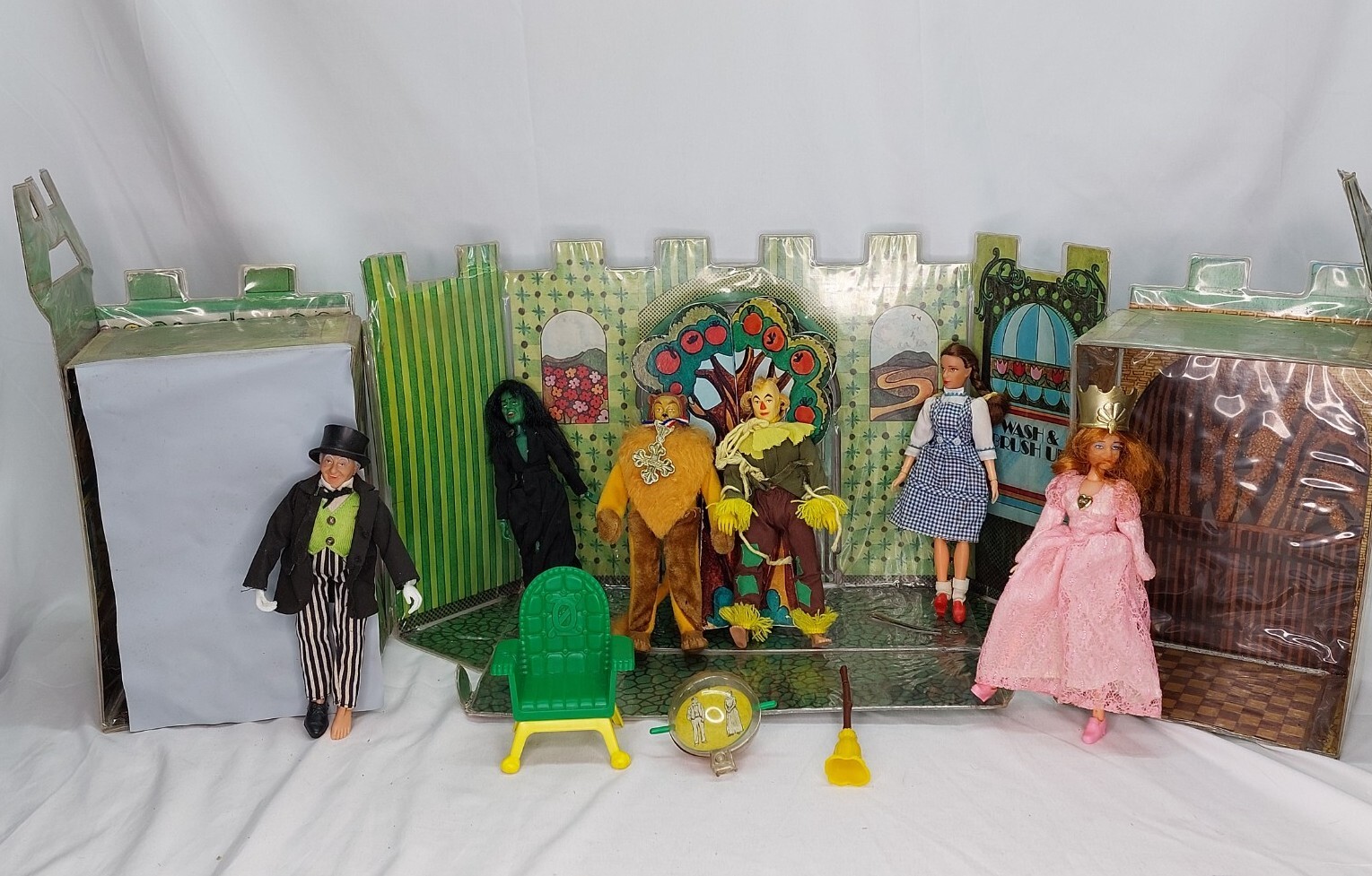 Vintage MEGO 1974 Wizard Of Oz Emerald City Playset w/ 6 figures eBay