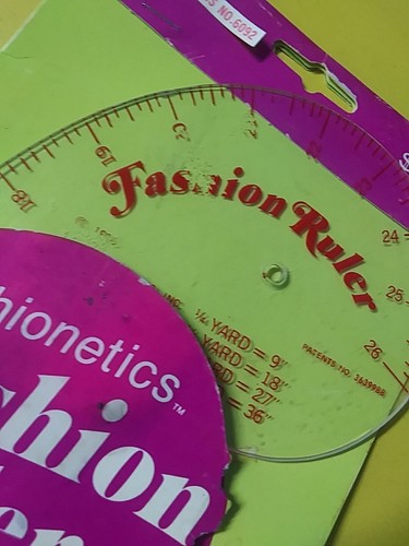 Vintage 1970 Fashionetics Fashion Ruler, 4 Rulers in 1, Instructions Included - Picture 2 of 4