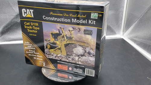 Norscot CATERPILLAR 1/50 Cat D11R Track type Dozer Tractor DieCast Model Kit - Video 1 of 1