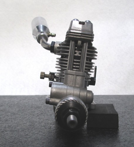 O.S. FS26 Surpass 4 stroke glow engine with muffler R/C airplane engine used f/s - Picture 18 of 20