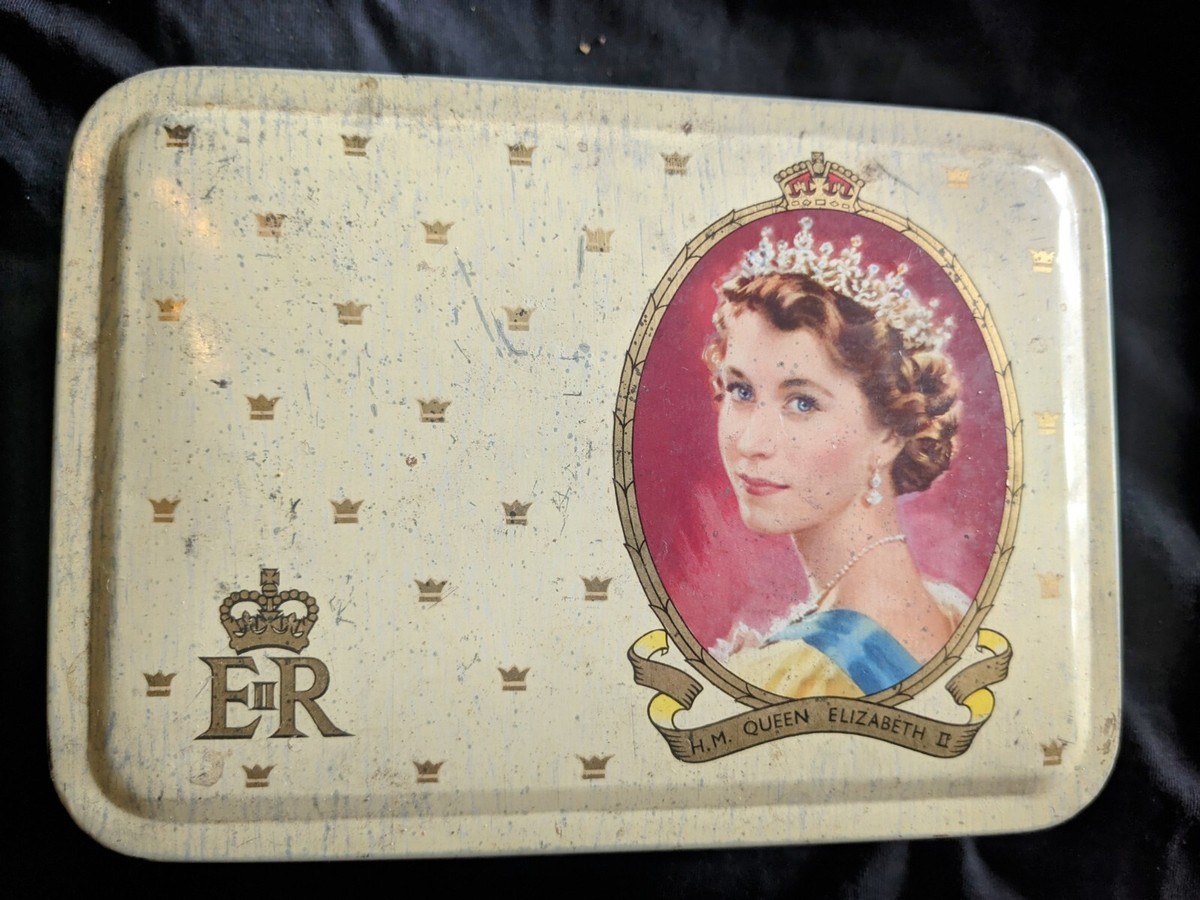1953 Her Majesty Queen Elizabeth ll Coronatiin Souvenir Toffee Tin (bx67) 1953 Her Majesty Queen Elizabeth ll Coronatiin Souvenir Toffee Tin (bx67)