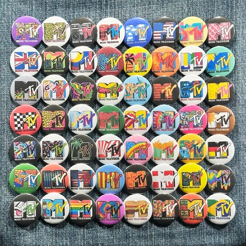 MTV Music Television anni 80 musica 1,5" bottoni pinback rock pop new wave, 56 spille - Foto 8 di 9