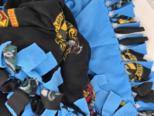 Extra Large Harry Potter houses Fleece – Soft, warm blanket Perfect for gifting! - Picture 6 of 7