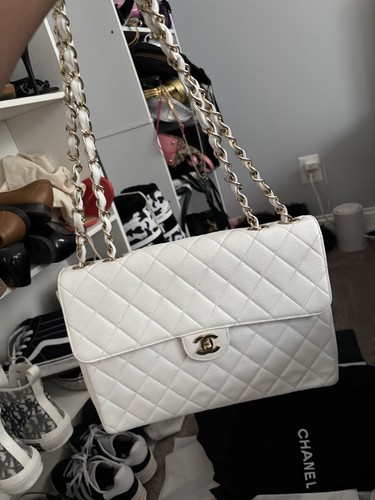 White Classic Chanel - Picture 3 of 4