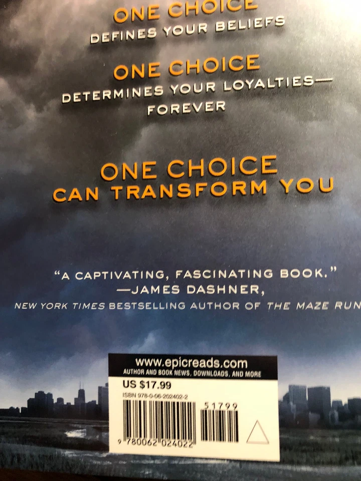 Divergent by Veronica Roth Book 1 HC / DJ 1st / 1st Printing Nice! - Image 3 of 3