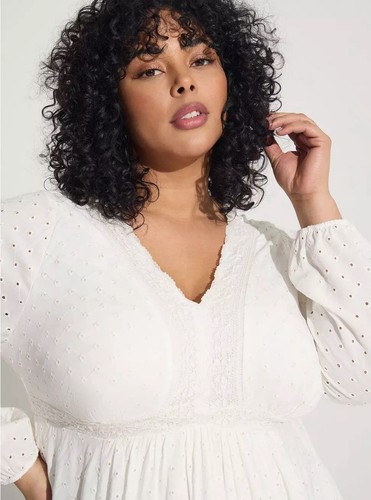 Torrid Gr. 2X weißes Babydoll Oberteil mit Ösen Boho Bauernspitze Cottagecore - Bild 2 von 10