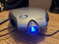 SHARP DT-200 SVGA HOME THEATER MULTIMEDIA PROJECTOR 600 LUMENS W/DMD WITH REMOTE
