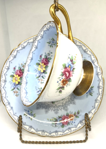 SHELLEY ENGLAND BONE CHINA "CROCHET" Light Blue Floral Gold Footed Teacup/saucer - Picture 2 of 19