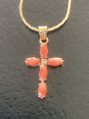 Neu Coral Supply Hawaii zierliches natürliches Korallenkreuz mit Strass Mitte Anhänger - Bild 1 von 6