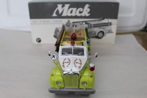 FIRST GEAR 1960 Mack B-Model Pumper Fayetteville Volunteer Fire Department - Bild 3 von 8