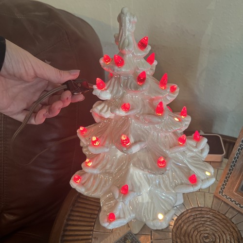 Árbol de Navidad vintage de cerámica blanco con base. 1974/Firmado.Leer Desc - Imagen 12 de 15