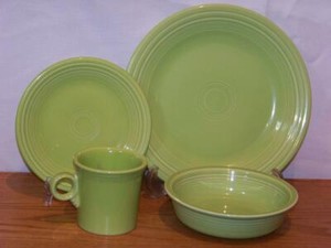 Fiesta-CHARTREUSE-4-Piece-Place-Setting-Discontinued-Color