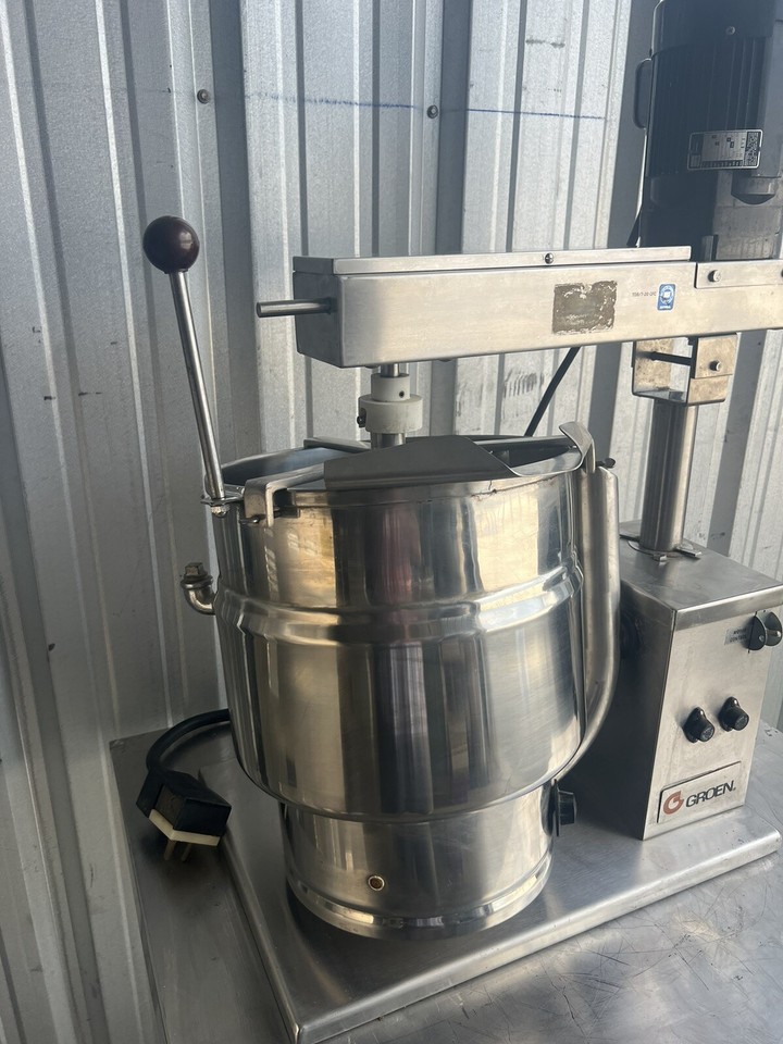 Groen TDB7/20 20 Quart Steam Jacketed Tilting Fudge Mixing Kettle W