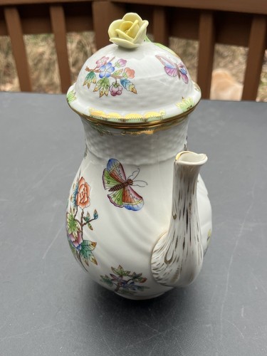 VINTAGE HEREND HUNGARY #1611 COFFEE POT 1915-1930 ROSE FINIAL BUTTERFLY FLORAL - Picture 2 of 11