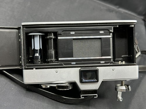 Minolta SRT 101  + MC 1.7 / 55mm Lens, Original Box, Manual, Matching Numbers. - Picture 15 of 17