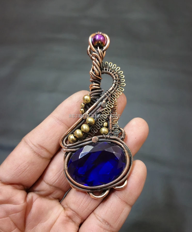 Colgante facetado de tanzanita envuelto en alambre de cobre colgante de piedras preciosas de tanzanita Foto 3 de 4