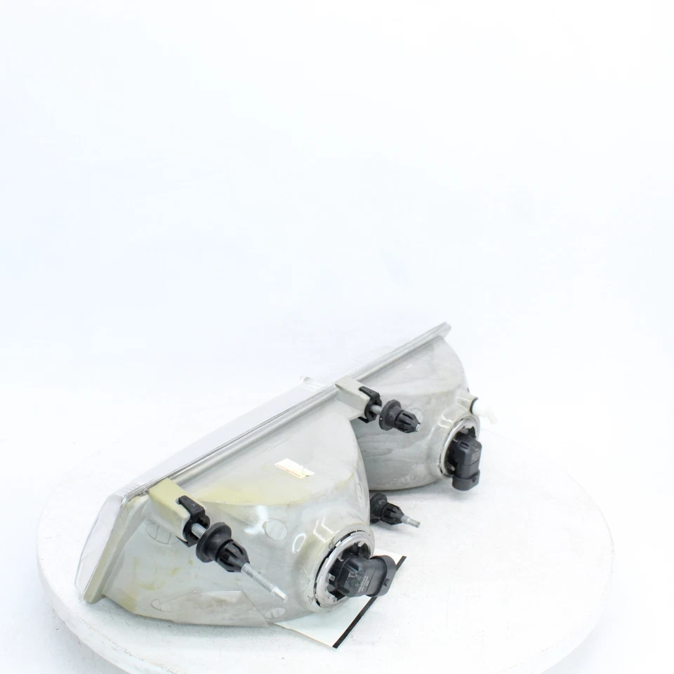 Número de pieza de lámpara de cabeza izquierda TYC - 114-00227BL para Chrysler Concorde 1997 Foto 4 de 4