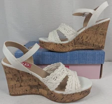PoP - Fancee - White Platform Sandals - Size 9.5M
