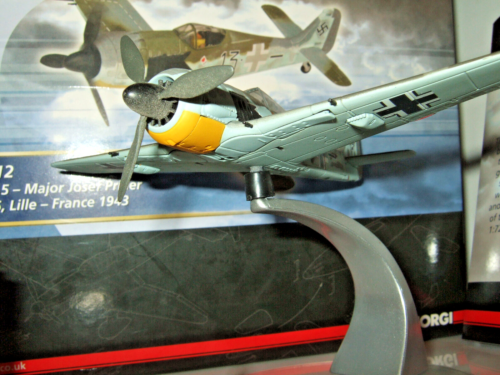 Corgi AA34312 Maj Josef Prillers Focke-Wulf 190A-5 France 1943 in 1:72 Scale - Picture 2 of 9