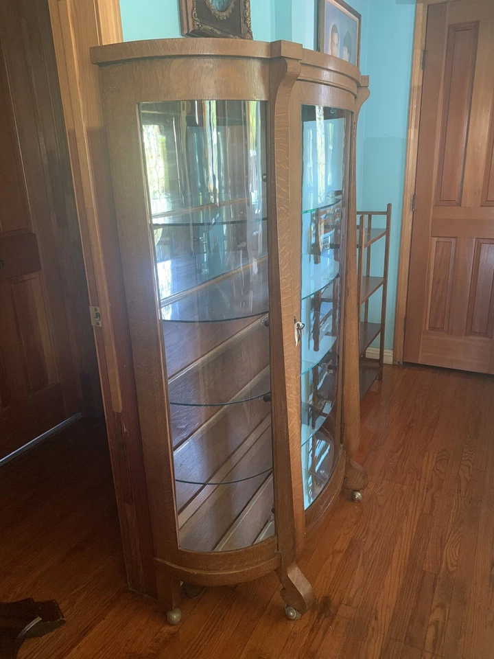 Armário Curio antigo de vidro curvo com chave original RARO - Imagem 2 de 4