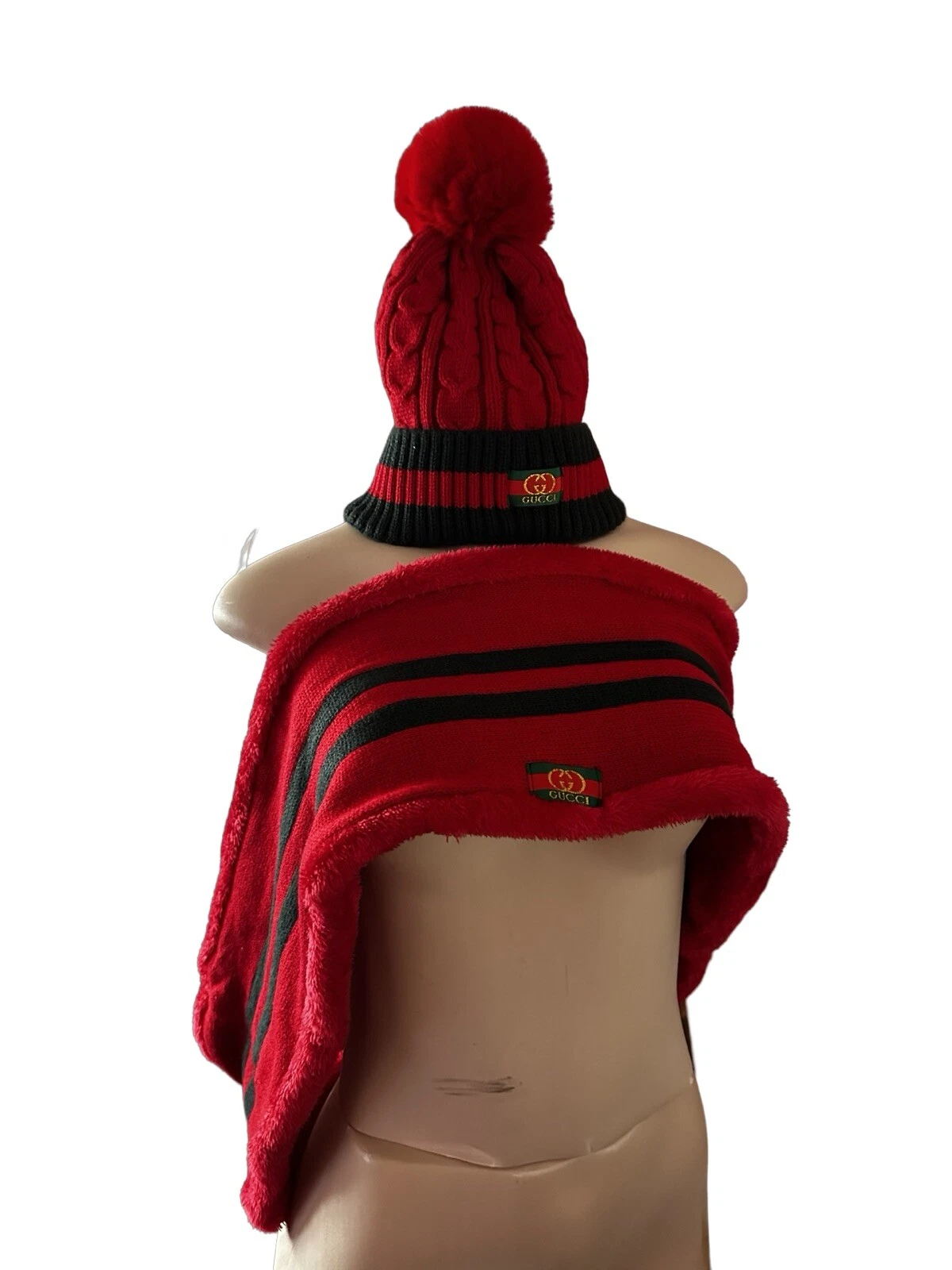 Ensemble châle bonnet et écharpe tricot câble Gucci, jamais porté auparavant