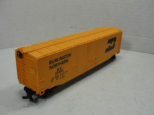 Bachmann HO Scale Burlington Northern 50’ Box Freight Train Car BN # 26534 - Picture 2 of 4