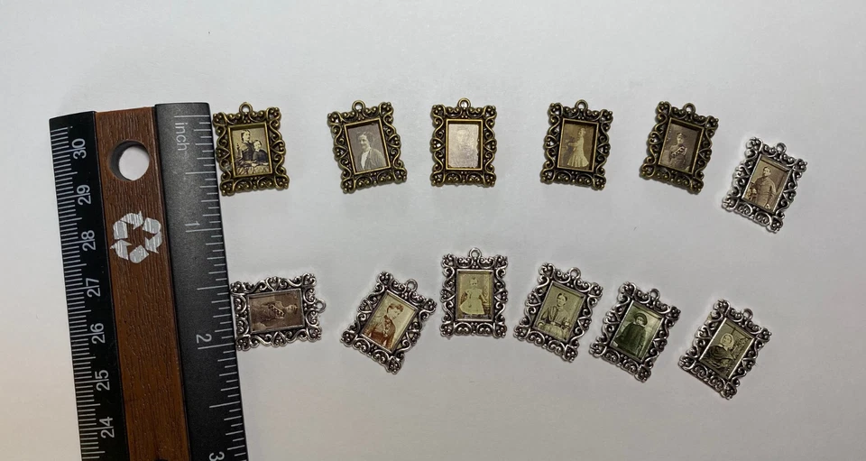 LOTE de marcos de fotos pequeños miniatura para casa de muñecas #Z285-12 juego de 12 piezas escala 1:12 Foto 2 de 4