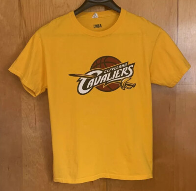Cleveland Cavaliers KING JAMES Tシャツ 23番 Cleveland Cavaliers #23 King James Adult Tshirt Wine Gold
