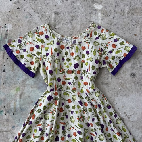 Vestido de solero vintage de algodón con estampado de verduras de los años 40 para adolescentes - Imagen 2 de 10