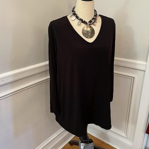 Túnica para mujer Susan Graver 2XP Petites Top negro tejido líquido cuello en V bojo elástico - Imagen 2 de 8