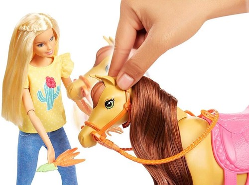Barbie Hugs 'N' Horses Doll Playset with Chelsea - Picture 6 of 6