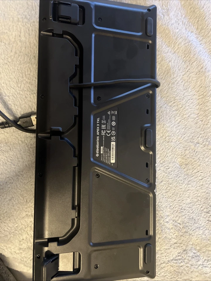 SteelSeries Apex 3 TKL Gaming-Tastatur, Deutsch - Schwarz (64833) - Bild 2 von 2