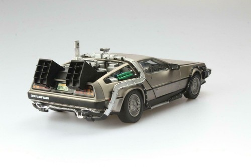 BOX ROTTO Modello Auto DELOREAN DMC Ritorno al Futuro PART 2 1/18 Sun Star 2710 - Imagen 5 de 6