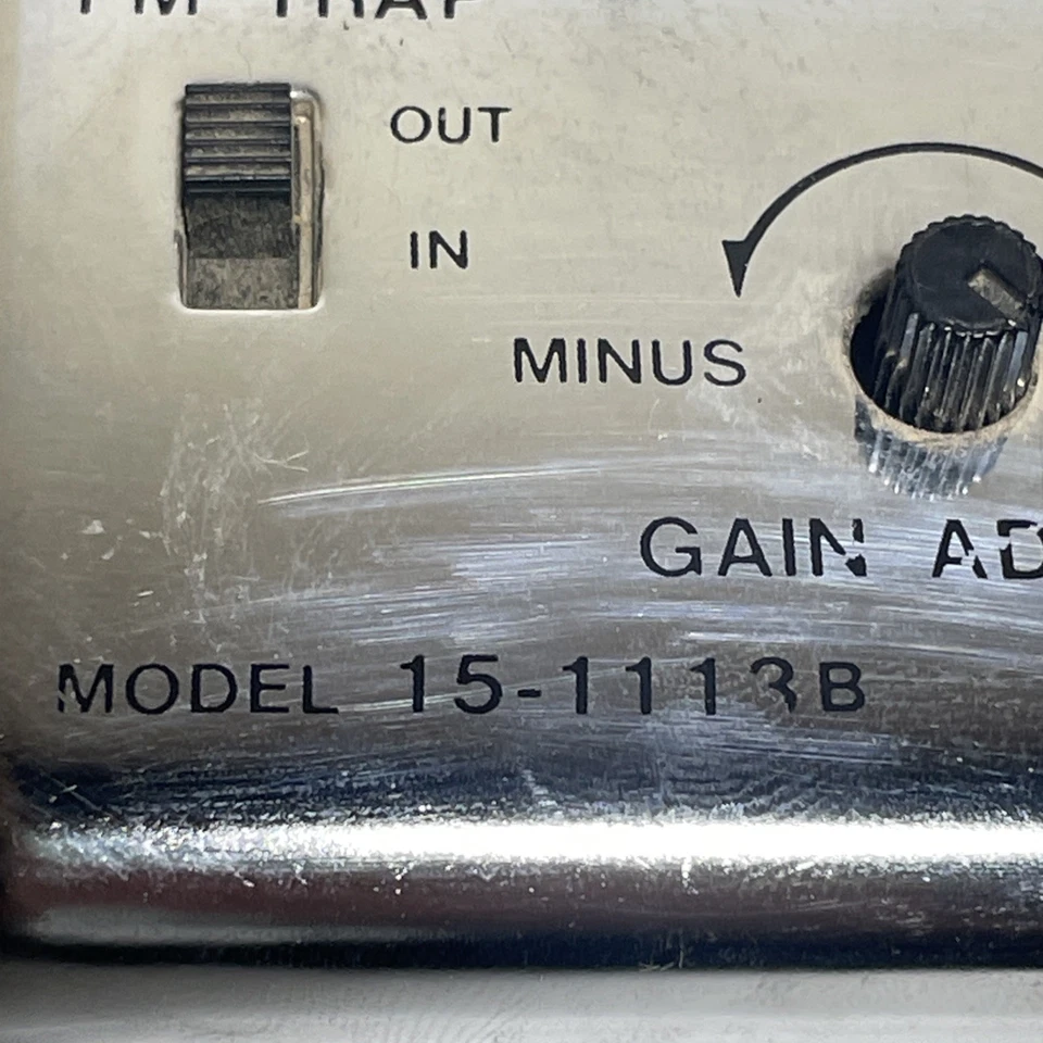 Untested Radio Shack 15-1113B 20dB Signal Amplifier UHF/VHF/FM  1117VAC 60 Hz - Image 3 of 4