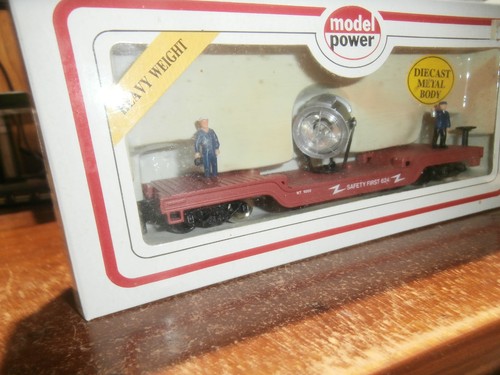MODEL POWER HO # 8220 DIECAST DEPRESSED CENTER FLATCAR W/LIGHT-SAFETY - Picture 2 of 4