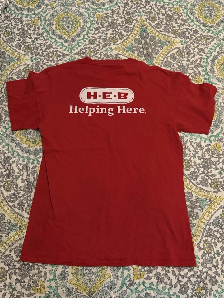 Camiseta HEB Texas Grocery Store Uniforme de Funcionário Vermelha, Tamanho Médio - Imagem 2 de 2