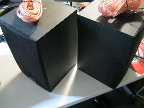 Polk Audio R10 Bookshelf Speakers Tested Sound Great Fully Functional w/Wires - Picture 2 of 6