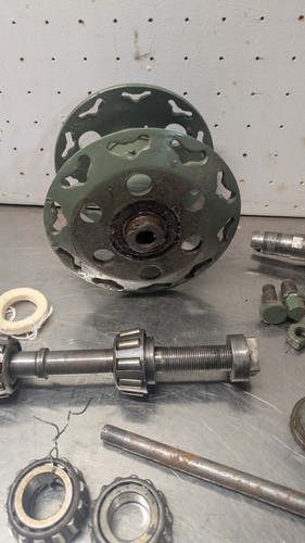 BSA M20 REAR WHEEL HUB Spindle Axle nut arm washer bearing hardware spares Lot - Bild 4 von 8