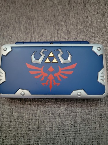 Special Edition Hylian Shield 2ds XL With Zelda a Link Between Worlds Complete - Picture 1 of 11