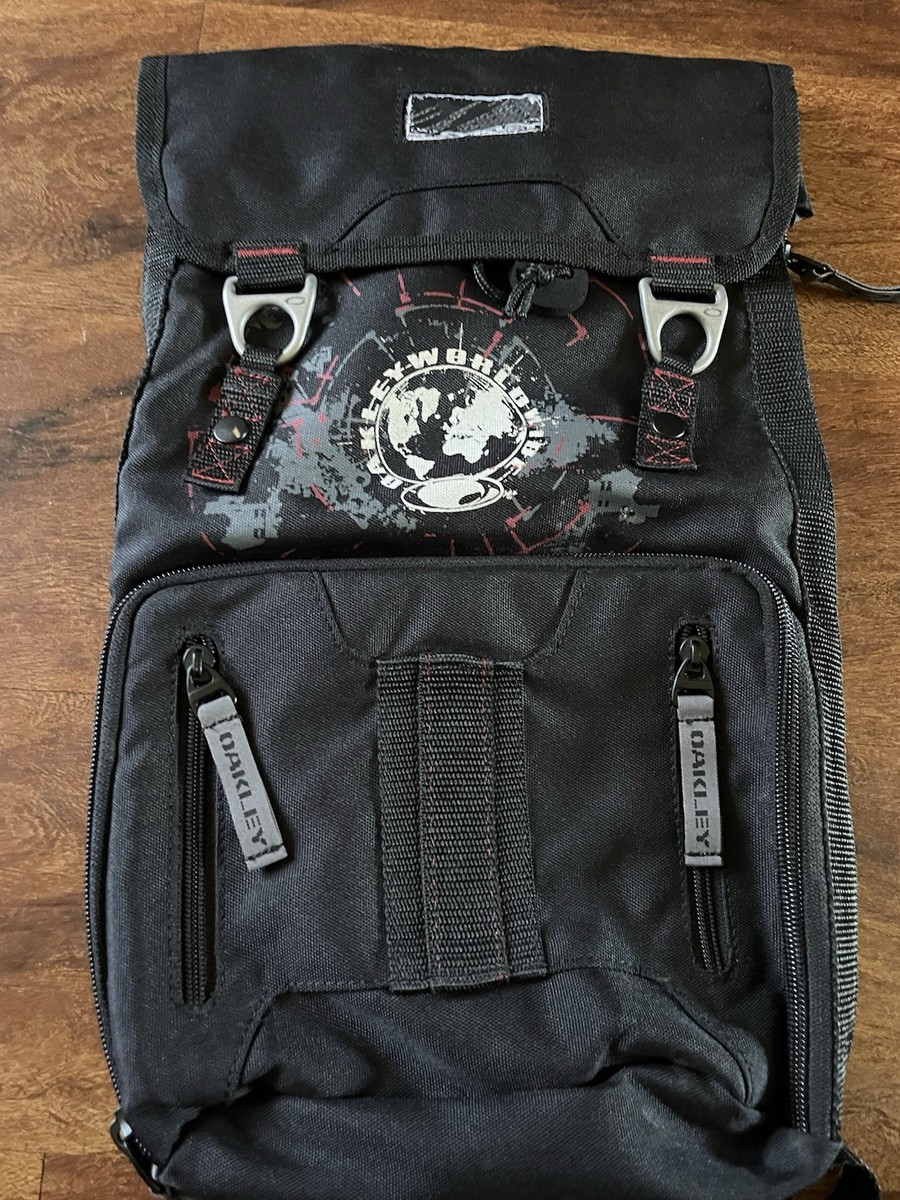 Vintage Rare Archive Oakley Sling Bag Y2K Gorpcore Vintage Black