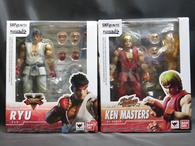SUPER7 リアクション ストリートファイター フィギュア RYU KEN Amazon.com: Ken Street Fighter II Reaction Figure : Toys & Games