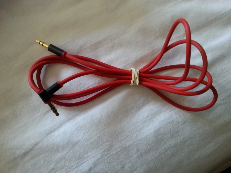 Cable de audio Apple Beats (MHE12G/A)  Foto 2 de 4