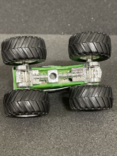 Hot Wheels Monster Jam 2005 Grave Digger Chrome #33 1:64 Monster Truck - Picture 18 of 22