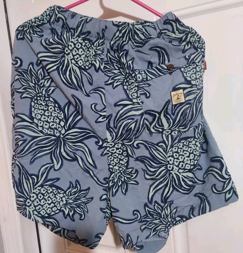 Tommy Bahama Shorts Size XL. Flowers Theme - Picture 3 of 3
