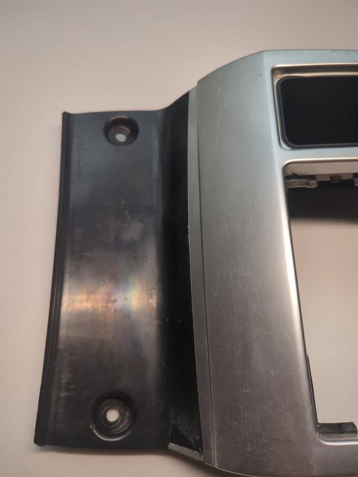 道奇充电器 SRT-8 Magnum 2005 - 2007 原始设备制造商中心控制台变速器挡板盖饰边 — 第 2/4 张图片